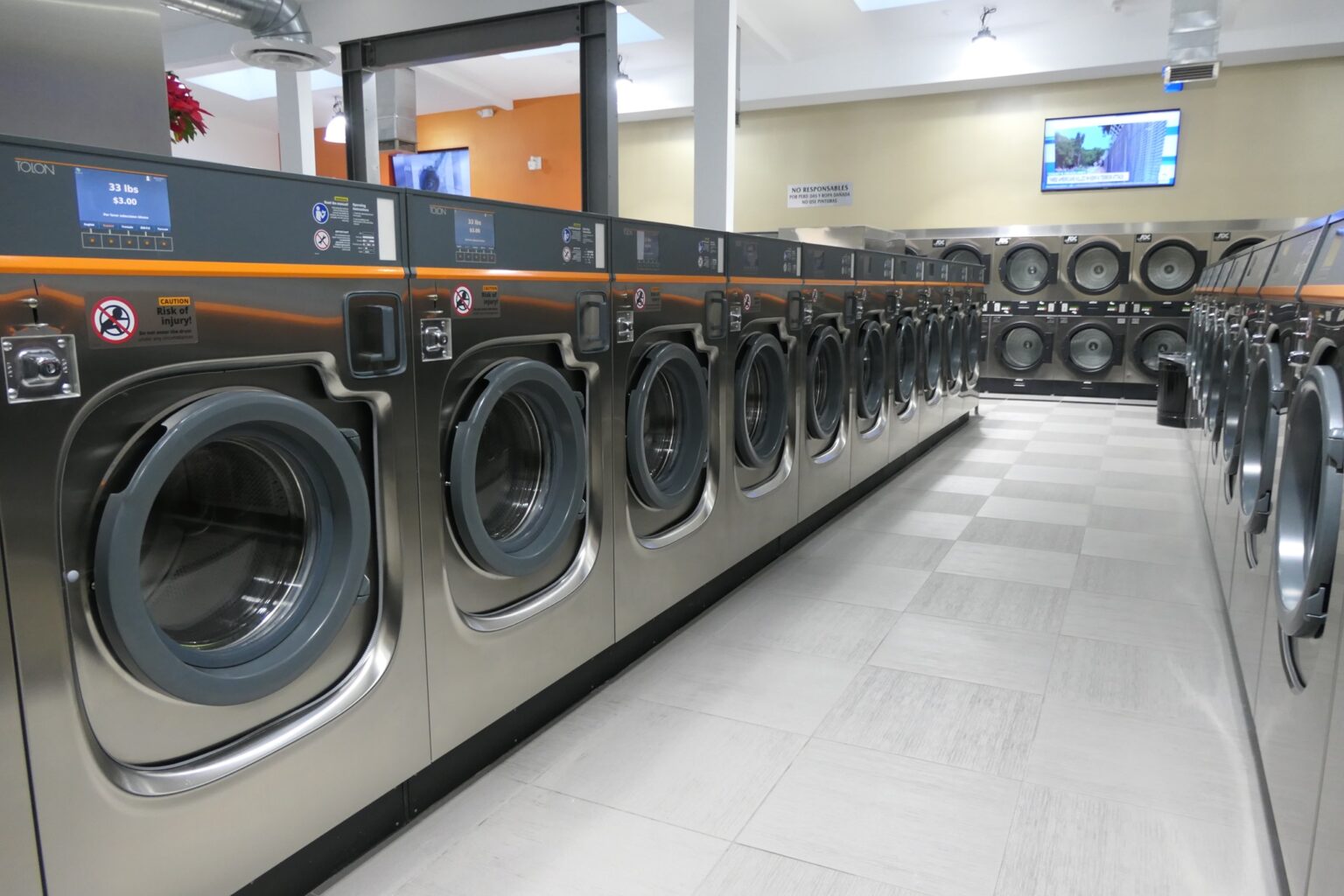 How Laundromat Owners Can Maximize Profit Margins – Henson Laundry